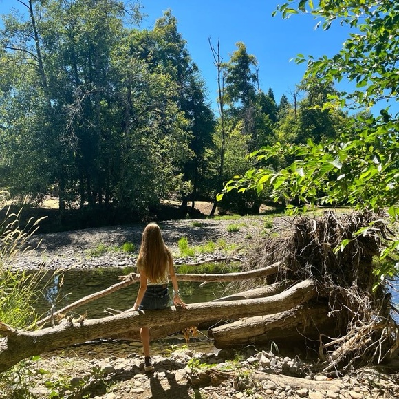 Meet your Posher, Kylee - Picture 1 of 1